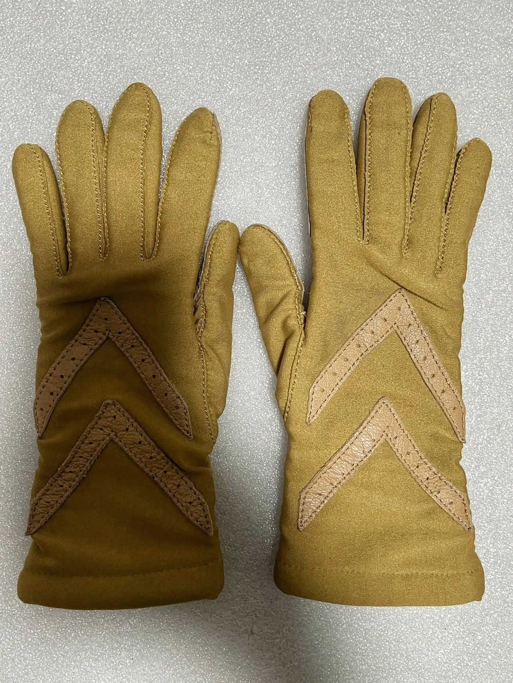Aris Isotoner vintage Warm-Ups signature stretch chevron driving gloves